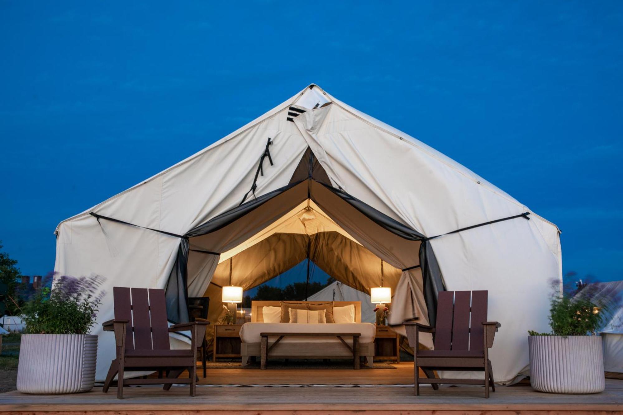 Collective Retreats Governors Island Camping Nueva York